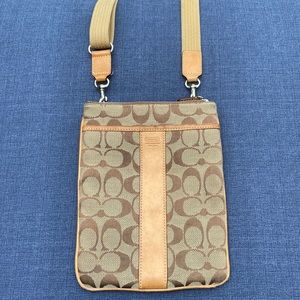 Vintage Leather Y2K Coach Crossbody Purse/ Handbag
